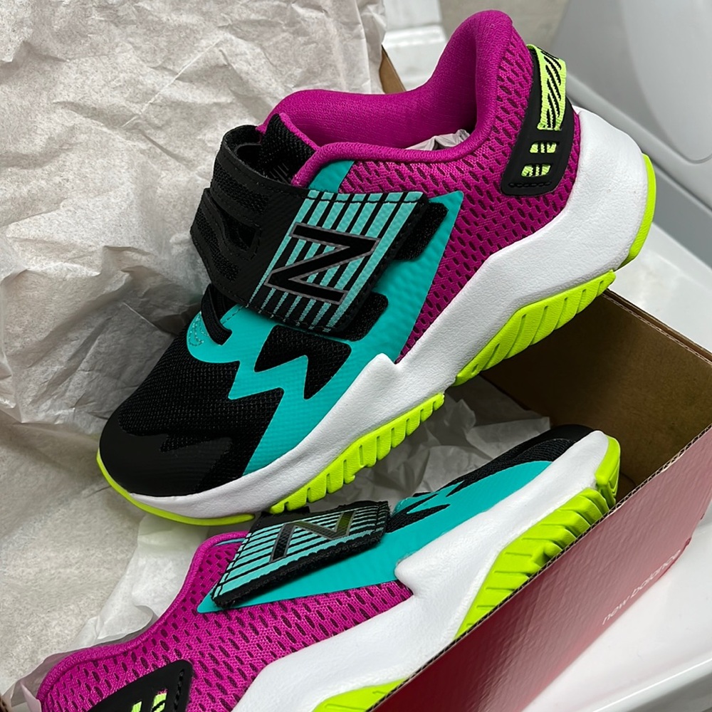 NWT New balance Rave Run Sneakers